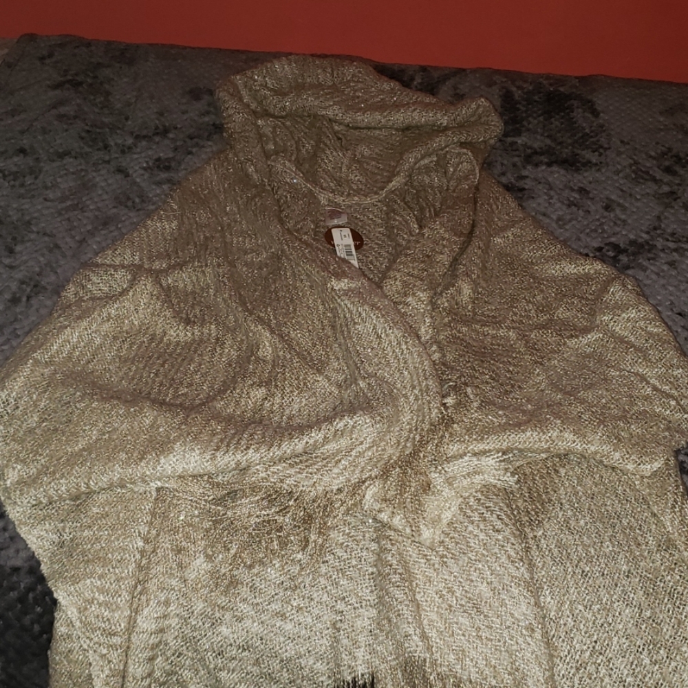 Hooded cape